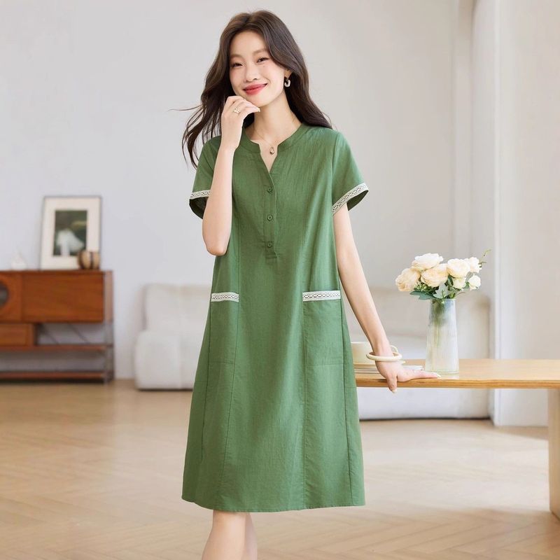 【全4色】日系簡約棉麻花邊拼接V領遮肉短洋裝 3XL 綠色 素面 10-20代 日常 寬鬆感 顯瘦 A字型 寬鬆 20-50代 20-40代 20-30代 大學生 短袖 高中生 紐扣 Ａ字裙 中長款 中腰 常規 韓版 休閑 高透氣 夏