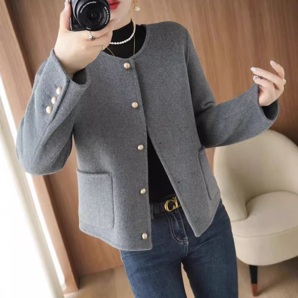溫柔系 時髦率性 素面 圓領 雙面呢 小個子 大衣外套 M 灰色 有口袋 紐扣 20-30代 30-40代 單排扣 秋冬 冬 秋 短款 呢絨/毛呢 羊毛 常規 優雅 時尚 簡約 長袖