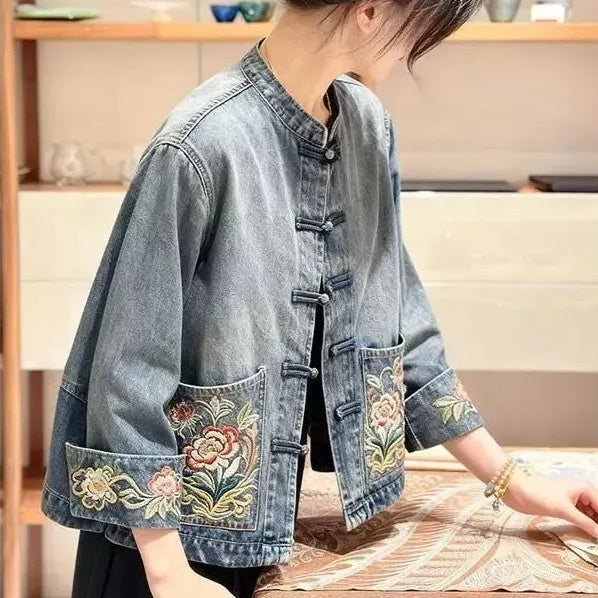 新中式 復古 設計感 盤扣 牛仔 外套 M 藍色 印花 紐扣 20-40代 開衫 單排扣 立領 春秋 短款 刺繡 花朵 常規 可愛 時尚 中國風 九分袖 聚酯纖維 牛仔布 寬鬆感