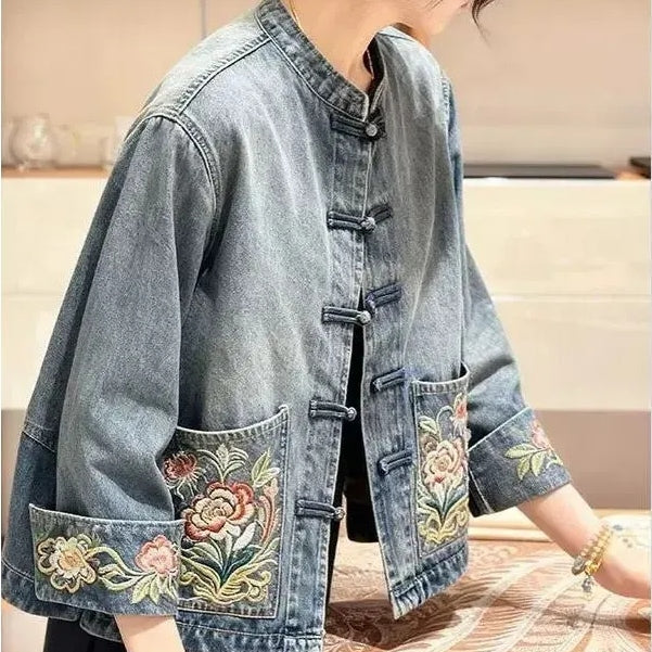 新中式 復古 設計感 盤扣 牛仔 外套 M 藍色 印花 紐扣 20-40代 開衫 單排扣 立領 春秋 短款 刺繡 花朵 常規 可愛 時尚 中國風 九分袖 聚酯纖維 牛仔布 寬鬆感