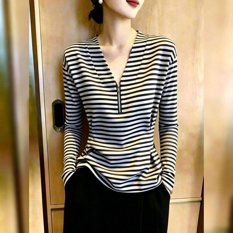打造職場美感V領半拉鏈條紋長袖T恤 M 條紋長袖 橫條紋 春 時尚 休閑 輕熟 優雅 辦公室休閒 常規 拉鍊 一般 秋 春秋 套頭 20-40代 修身 顯瘦 高級感 通勤 日常 辦公室 百搭 露鎖骨 針織 前中拉鏈