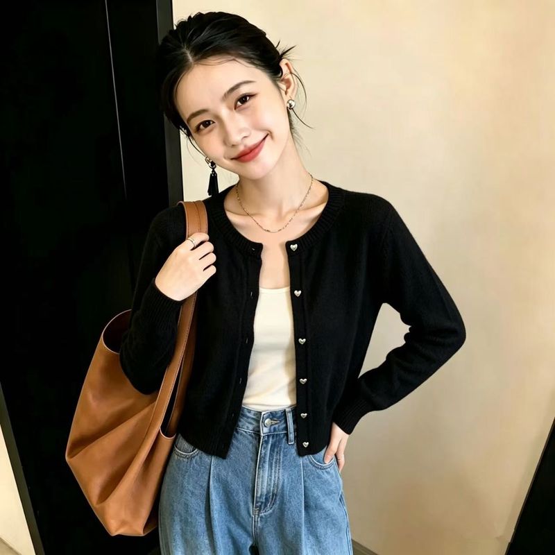 【全9色 】韓系復古愛心扣針織開衫 均碼 黑色 素面 長袖 簡約 休閑 輕熟 常規 紐扣 一般 圓領 套頭 20-30代 保暖 柔軟 聚酯纖維 秋冬 秋