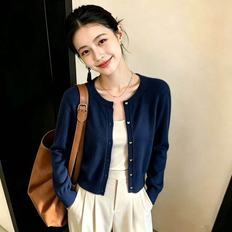 【全9色 】韓系復古愛心扣針織開衫 均碼 藏青色 素面 長袖 簡約 休閑 輕熟 常規 紐扣 一般 圓領 套頭 20-30代 保暖 柔軟 聚酯纖維 秋冬 秋