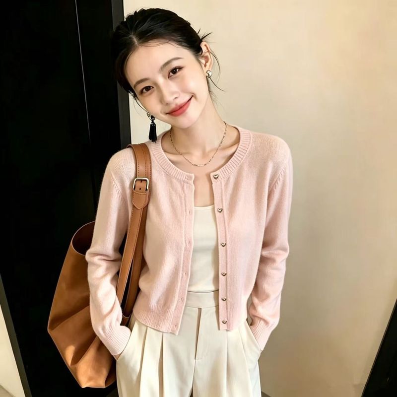【全9色 】韓系復古愛心扣針織開衫 均碼 粉紅色 素面 長袖 簡約 休閑 輕熟 常規 紐扣 一般 圓領 套頭 20-30代 保暖 柔軟 聚酯纖維 秋冬 秋