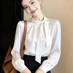 極簡魅力法式飄帶緞面長袖襯衫 M 米白色 素面 簡約 亮面光澤面料 20-40代 套頭 蝴蝶結領型 立領 一般 蝴蝶結 綁帶 常規 優雅 輕熟 工作 時尚 緞面面料 春秋 秋