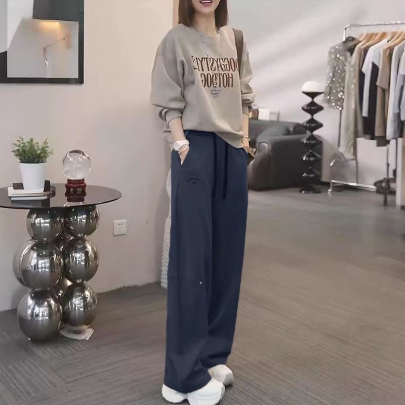 【可單件/成套購買】 日常上班都能穿字母印花衛衣+高腰休閒褲兩件套 M 摩卡色衛衣+藏青色褲子【套裝】 聚酯纖維 圓領 周末 寬鬆感 顯瘦 寬鬆 20-40代 套頭 百搭 長袖 一般 中腰 有口袋 腰帶 常規 休閑 時尚 春秋