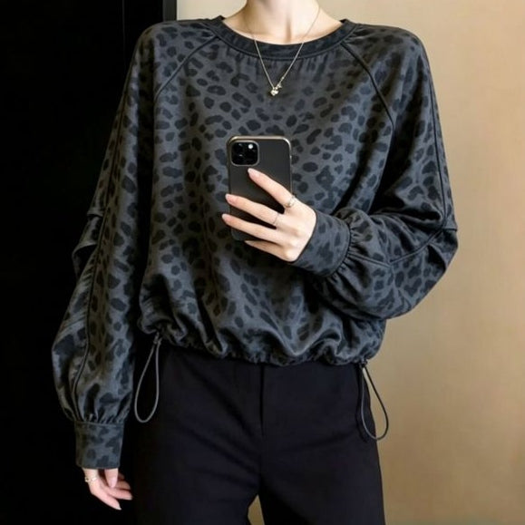 美式慵懶豹紋印花抽繩收腰寬鬆長袖T恤 M 黑灰 動物 時尚 不變形 高透氣 防UV 寬鬆感 寬鬆慵懶型 20-30代 套頭 圓領 聚酯纖維 短款 一般 帶抽繩 抽褶 常規 插肩袖 韓版 休閑 春秋 秋冬 秋