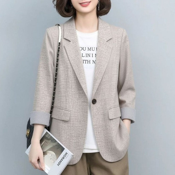 時尚休閒翻領七分袖西裝外套 S 杏色 撞色 紐扣 辦公室 日常 商務 通勤 寬鬆感 遮肉 顯瘦 微寬鬆款 直筒 20-40代 單排扣 休閑 一般 有口袋 拼接 常規 卷袖 辦公室休閒 清爽幹練 聚酯纖維 春秋 春 秋